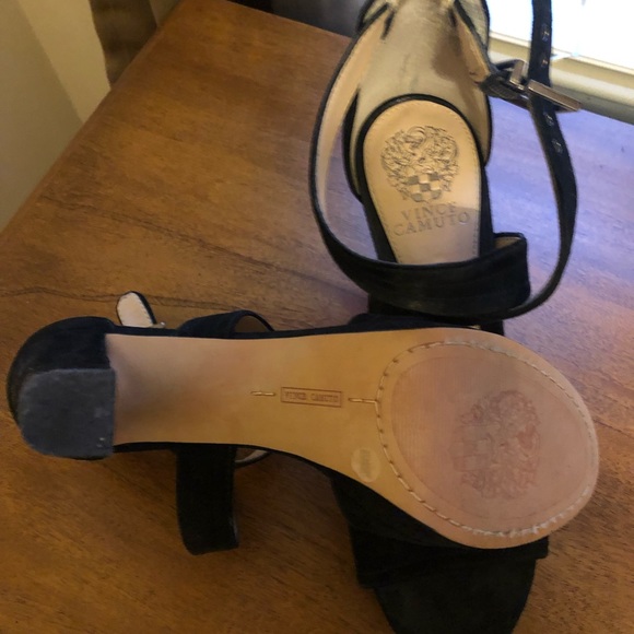 Black suede heels - Picture 3 of 3